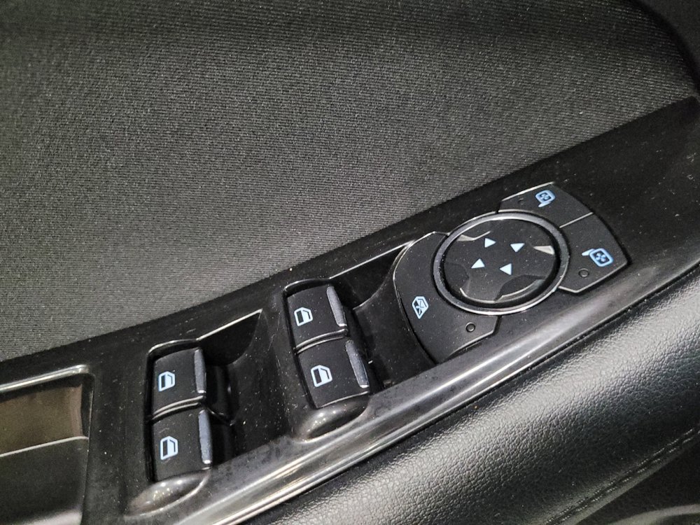 Used 2015 Ford Edge SEL FWD image 27