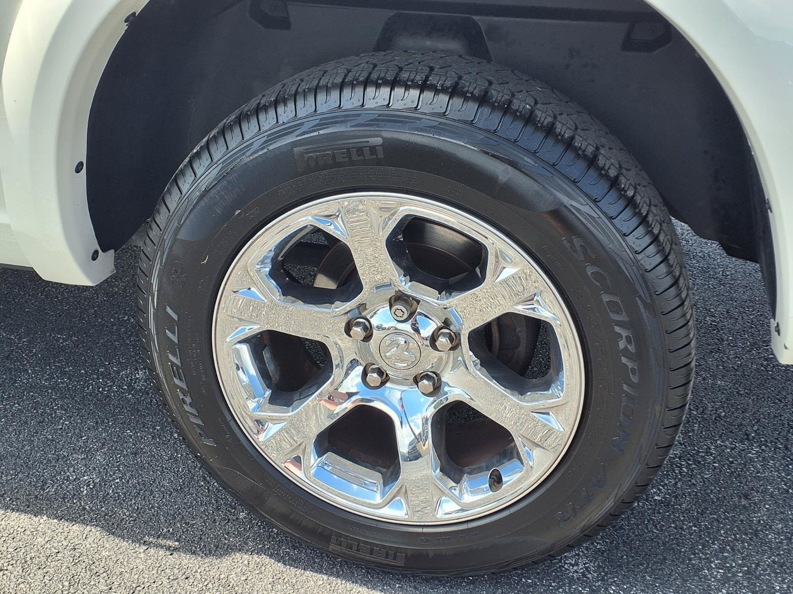 Used 2018 RAM 1500 Laramie w/ Convenience Group AWD/4WD image 9