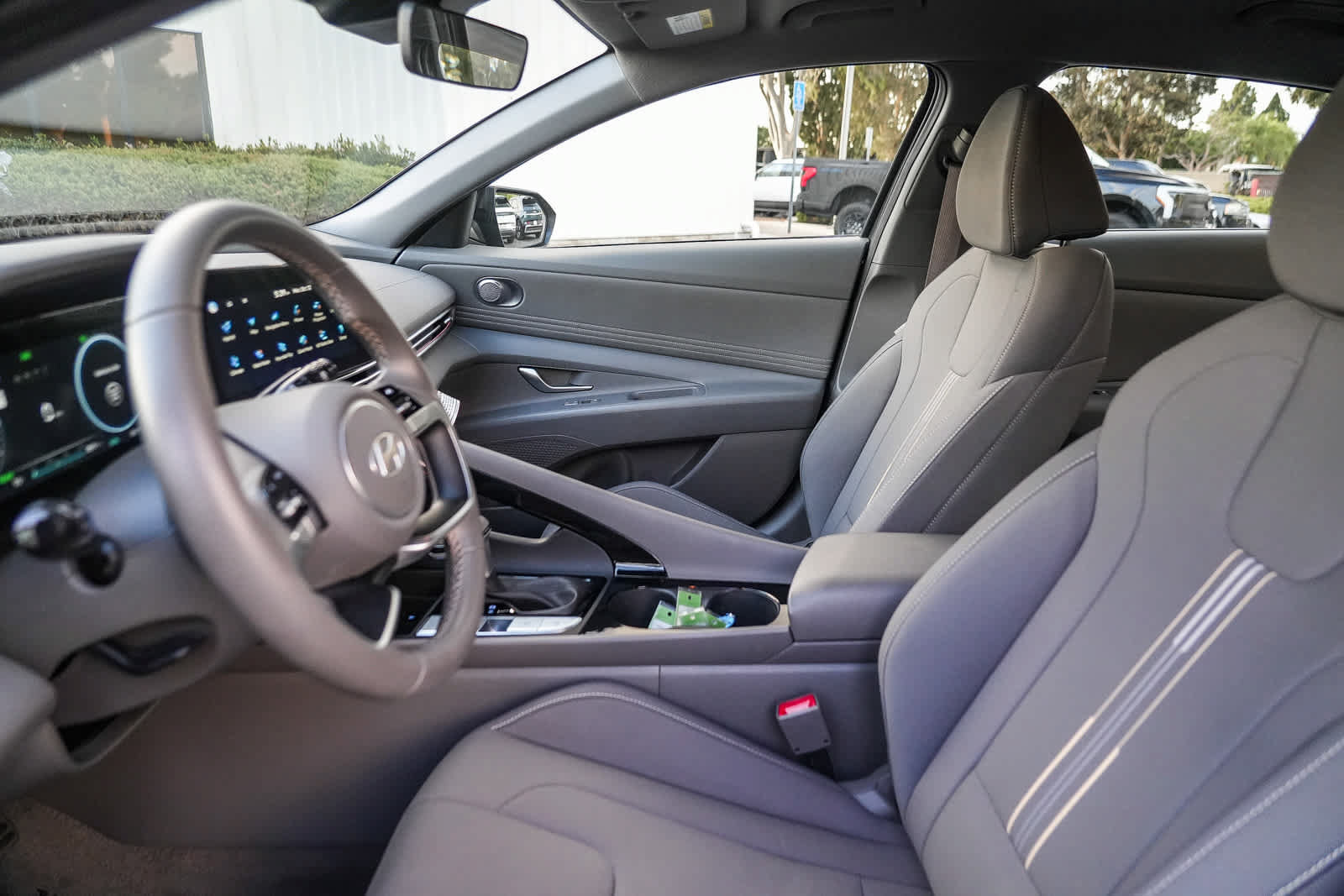 Used 2025 Hyundai Elantra SEL FWD image 17