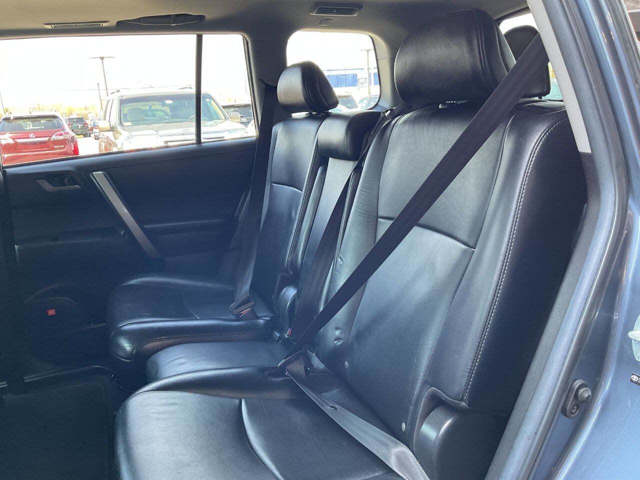 Used 2012 Toyota Highlander SE w/ Tow Pkg AWD/4WD image 33