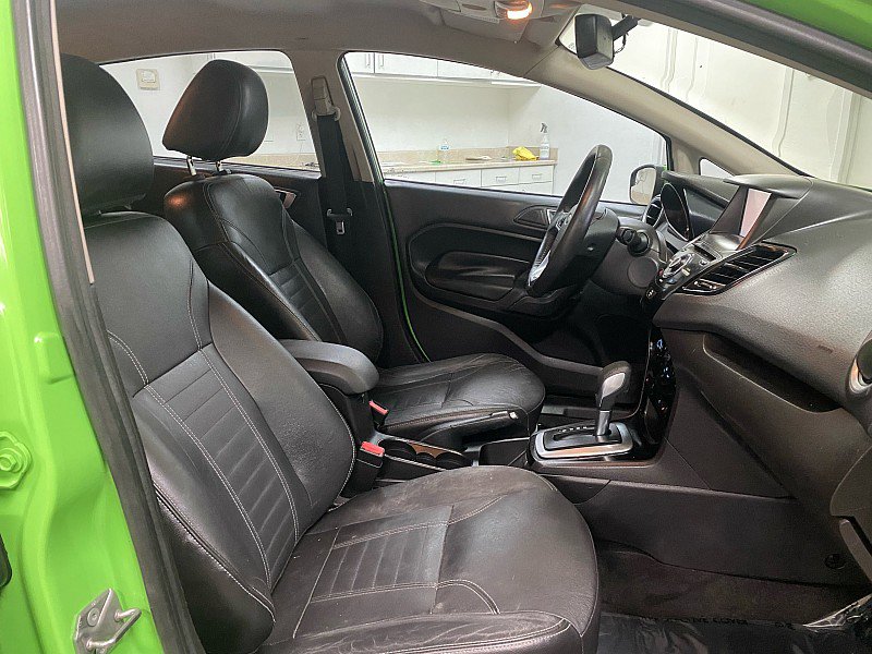 Used 2014 Ford Fiesta Titanium image 14