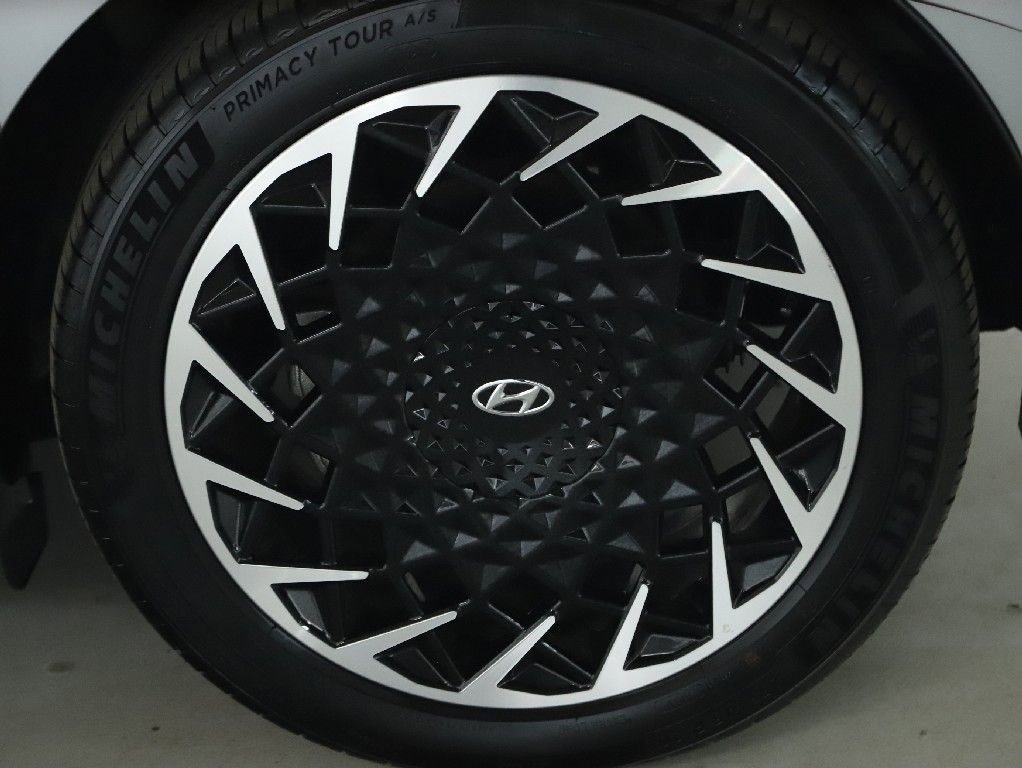 Used 2022 Hyundai Ioniq 5 Limited image 40