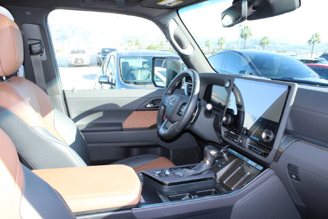 Certified 2025 Lexus GX 550 w/ Accessory Package (2T) AWD/4WD image 5