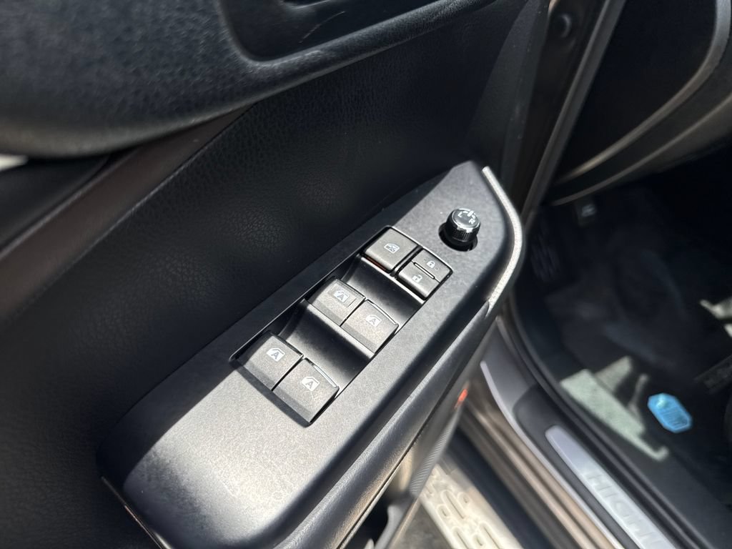 Used 2018 Toyota Highlander Limited FWD image 13