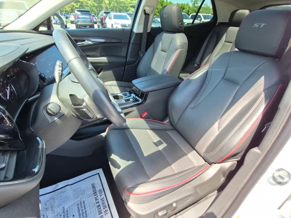 Used 2023 Buick Envision Essence w/ Sport Touring Package AWD/4WD image 10