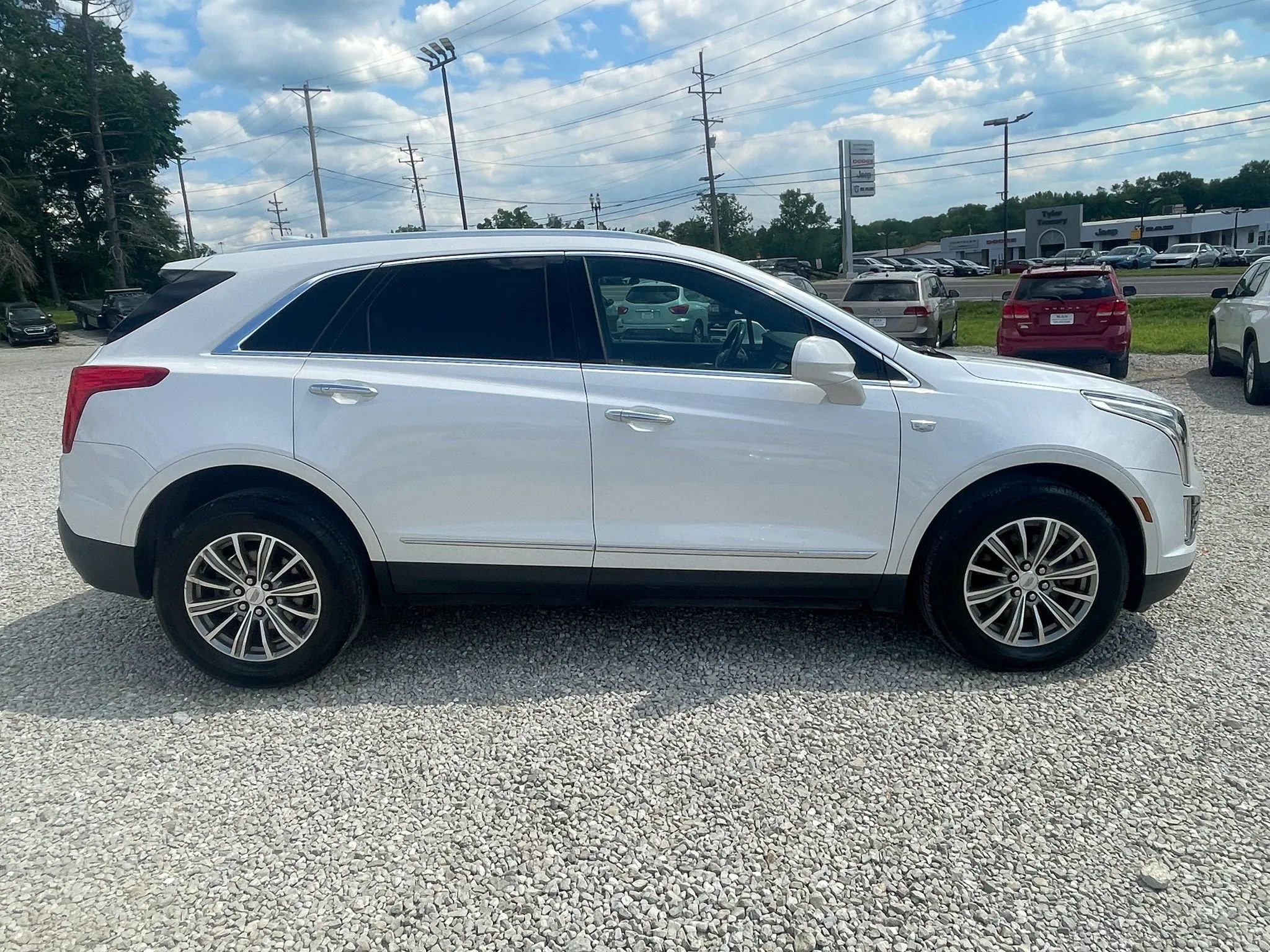 Used 2017 Cadillac XT5 Luxury w/ Driver Awareness Package FWD image 7