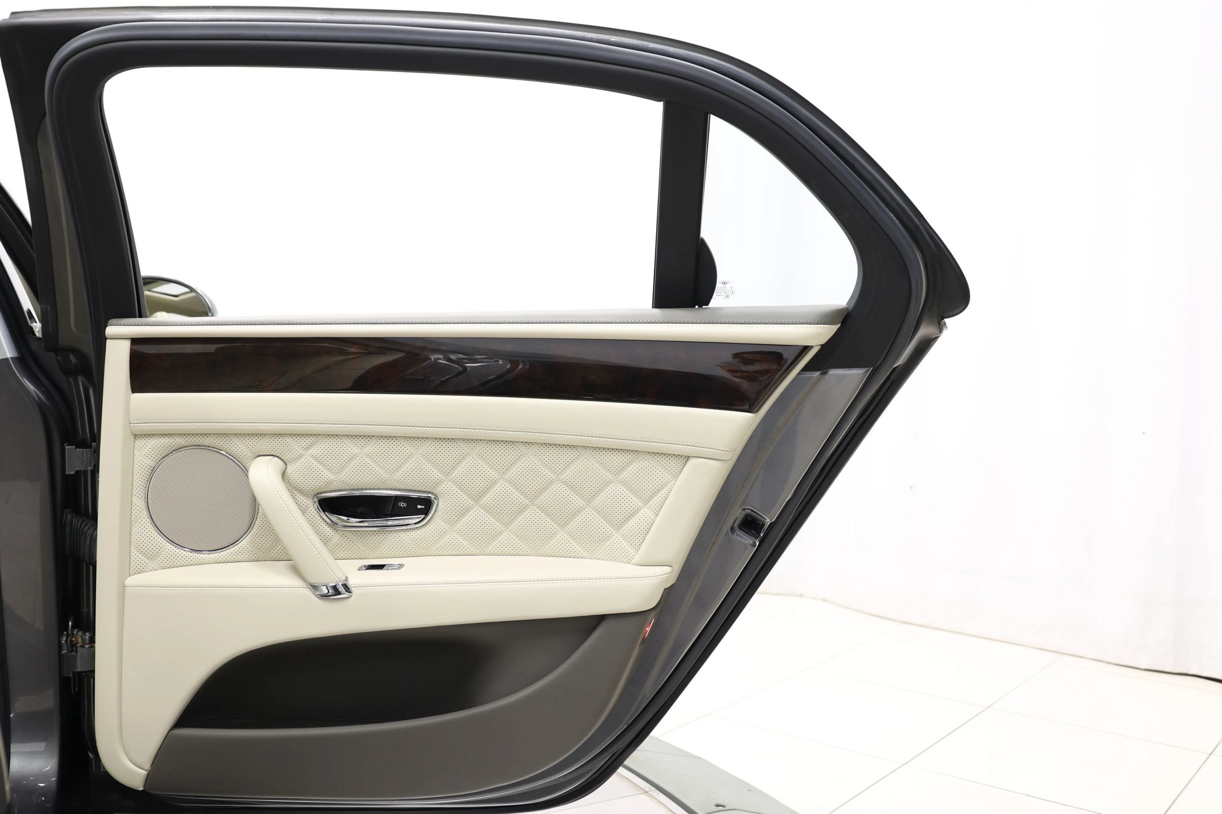Used 2018 Bentley Flying Spur V8 AWD/4WD image 75