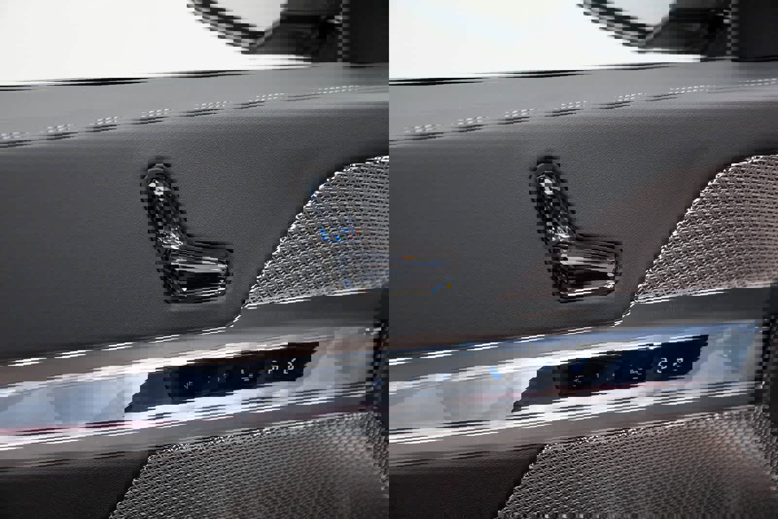 Used 2024 BMW 760i xDrive w/ Executive Package image 27