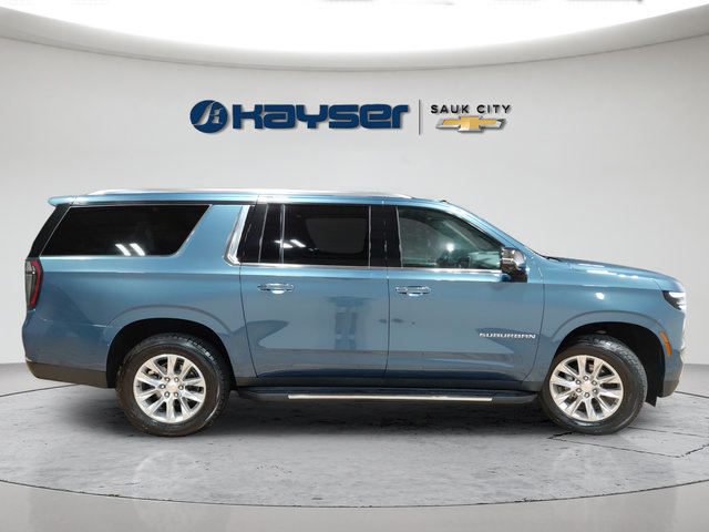 Used 2025 Chevrolet Suburban Premier AWD/4WD image 8