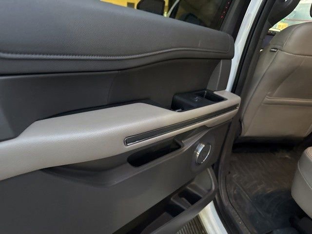 Used 2020 Ford Expedition XLT w/ Equipment Group 202A AWD/4WD image 17