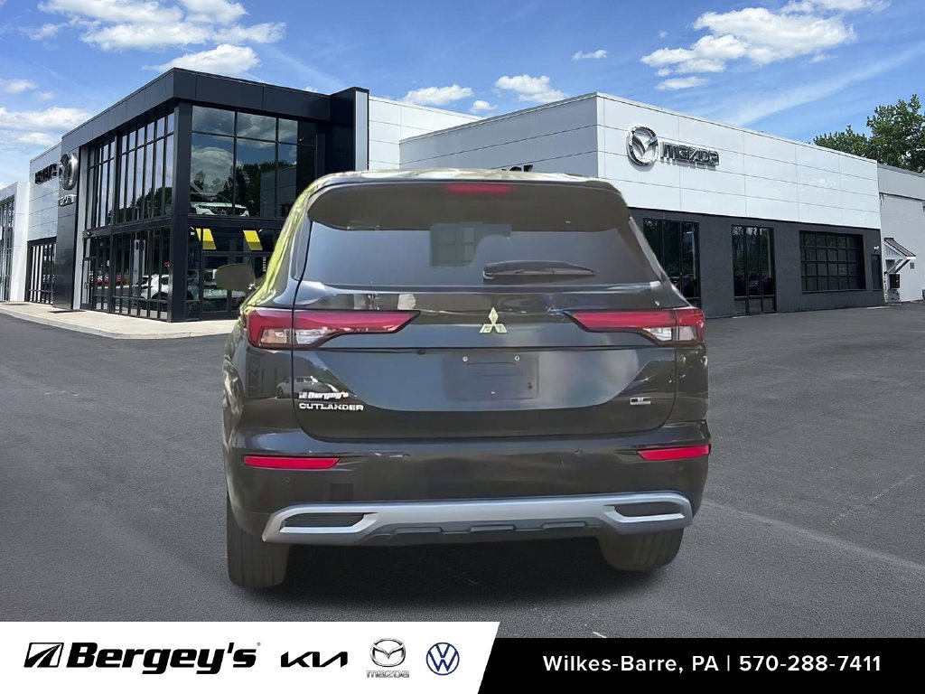 Used 2023 Mitsubishi Outlander SE AWD/4WD image 9