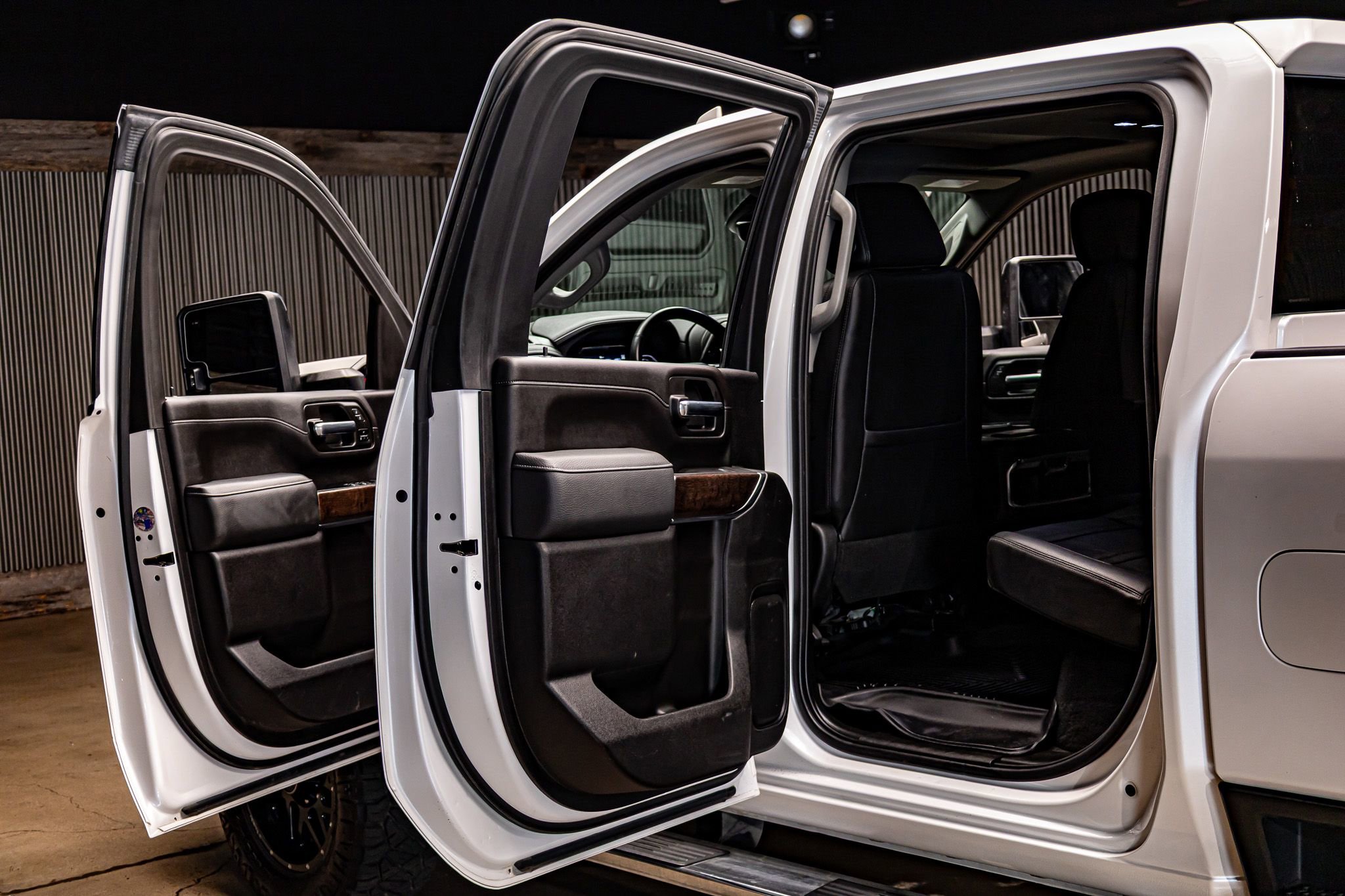 Used 2023 GMC Sierra 2500 Denali w/ Denali Ultimate Package image 28