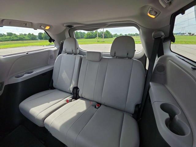 Used 2020 Toyota Sienna Limited Premium FWD image 31
