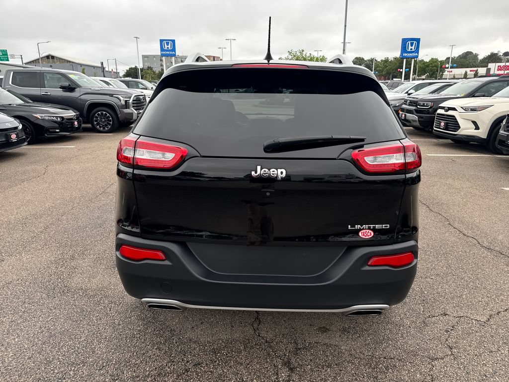 Used 2017 Jeep Cherokee Limited w/ Luxury Group FWD image 6