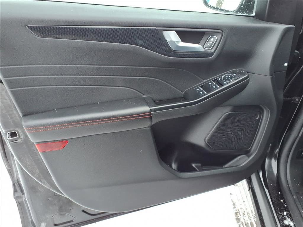 Used 2025 Ford Escape ST-Line Select image 15