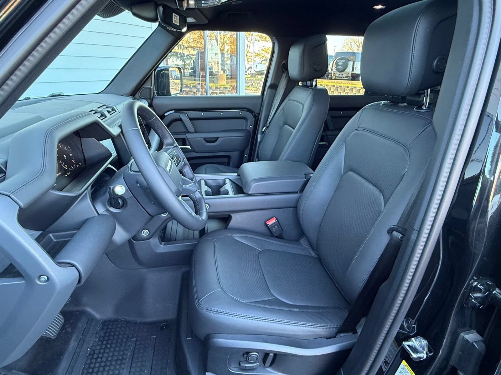 New 2025 Land Rover Defender 110 X-Dynamic SE AWD/4WD image 15