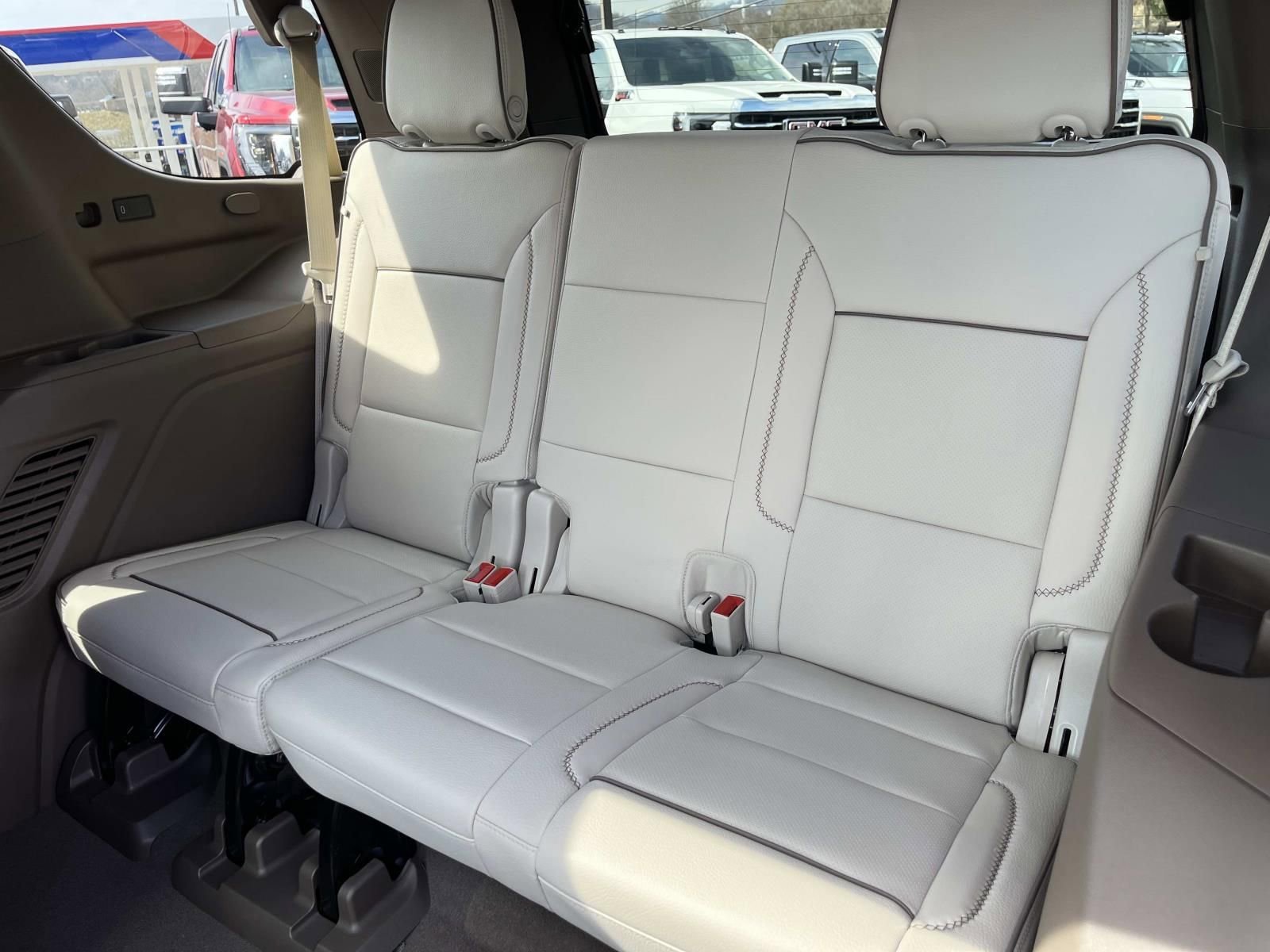 New 2026 GMC Yukon Denali w/ Sun & Power Step Package AWD/4WD image 21