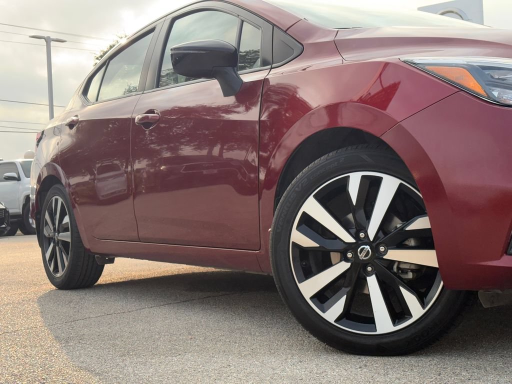 Used 2021 Nissan Versa SR FWD image 2
