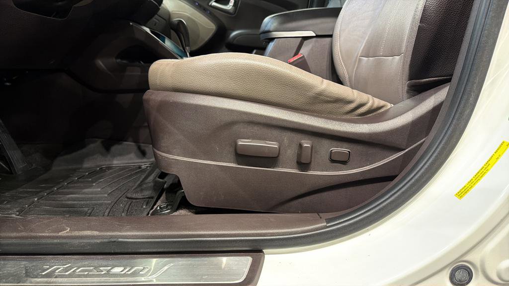 Used 2013 Hyundai Tucson Limited w/ Premium Pkg image 19