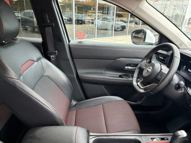 Used 2025 Nissan Kicks SR w/ Illumination Package FWD image 10