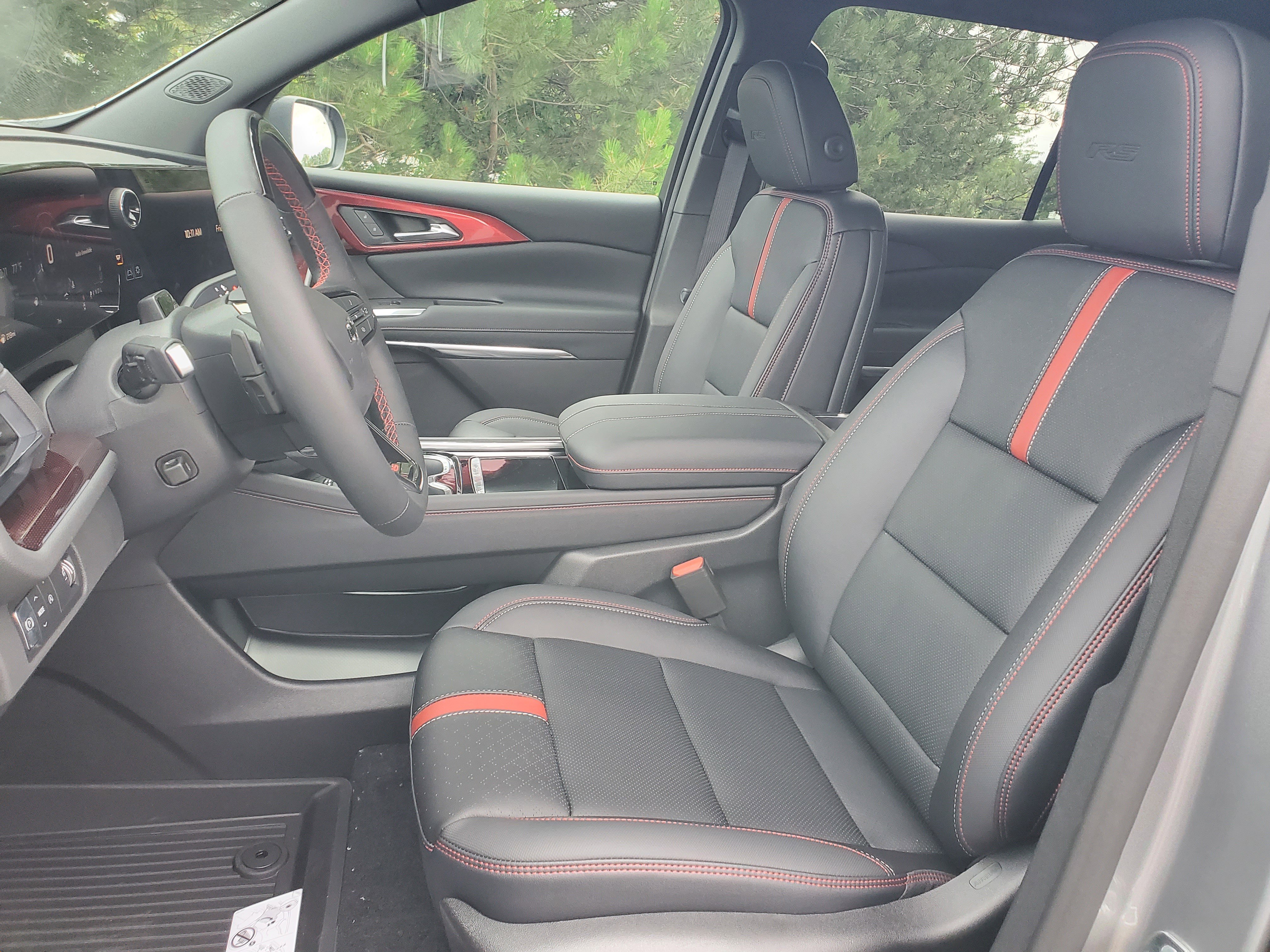 New 2026 Chevrolet Traverse RS w/ LPO, Floor Liner Package image 4