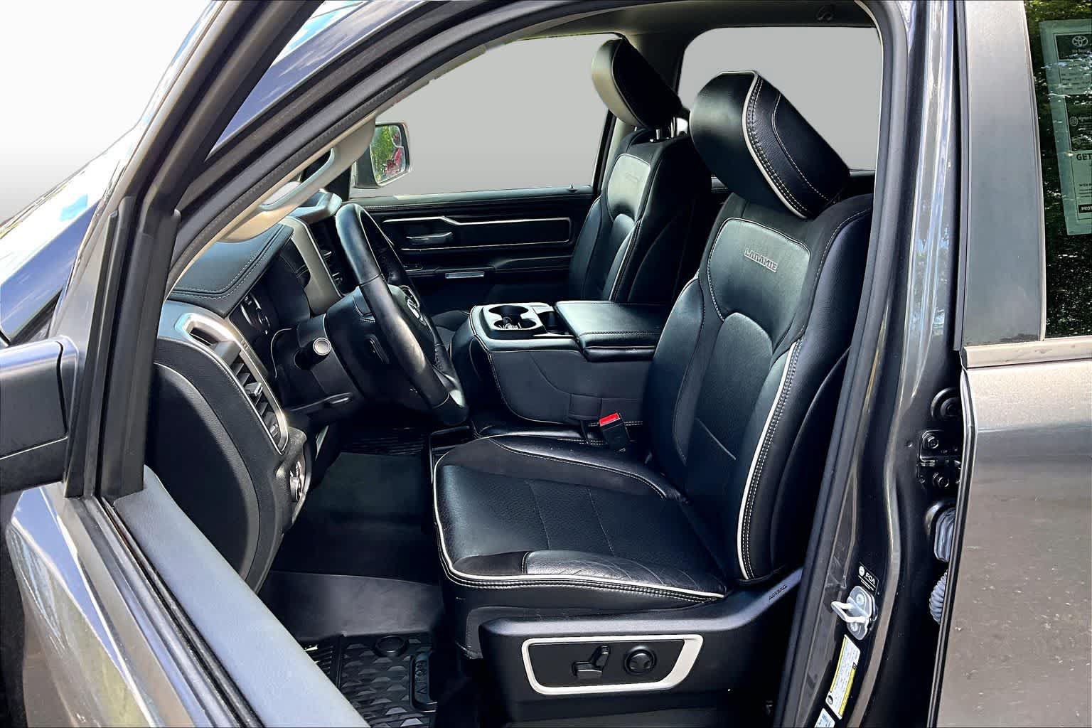 Used 2022 RAM 1500 Laramie AWD/4WD image 9