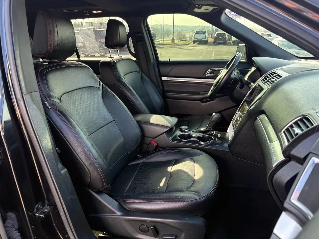 Used 2019 Ford Explorer Sport w/ Equipment Group 401A AWD/4WD image 18