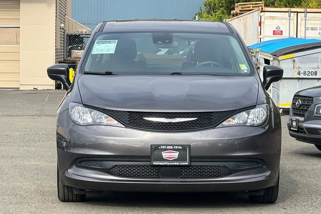 Used 2023 Chrysler Voyager LX image 12