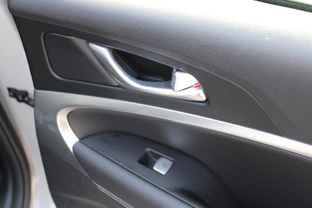Used 2025 Genesis G70 2.5T image 25