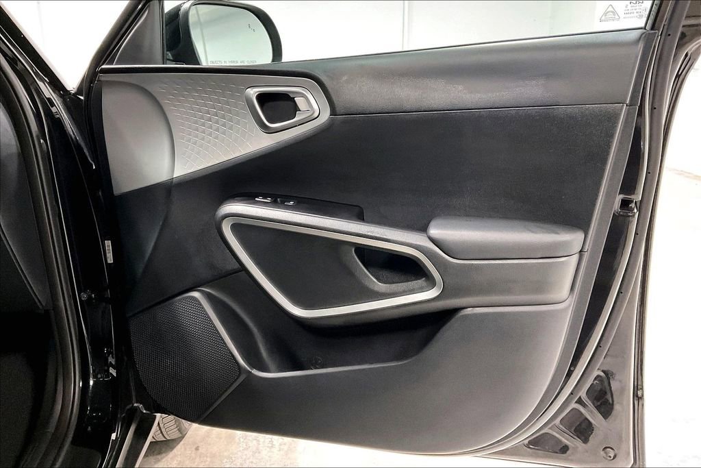 Used 2025 Kia Soul LX FWD image 22