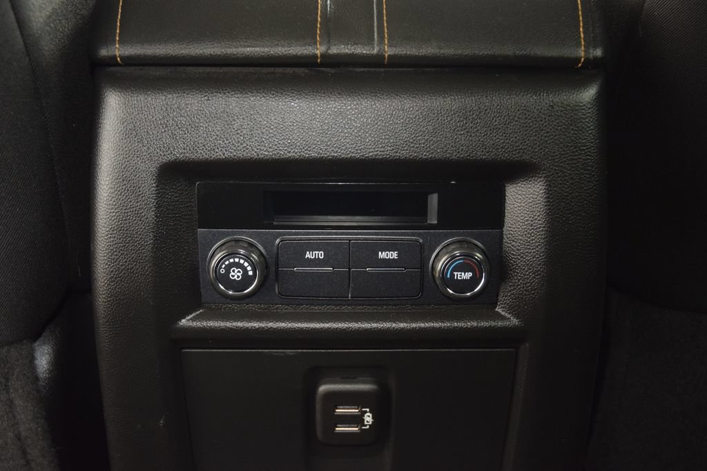Used 2020 Chevrolet Traverse LT AWD/4WD image 44