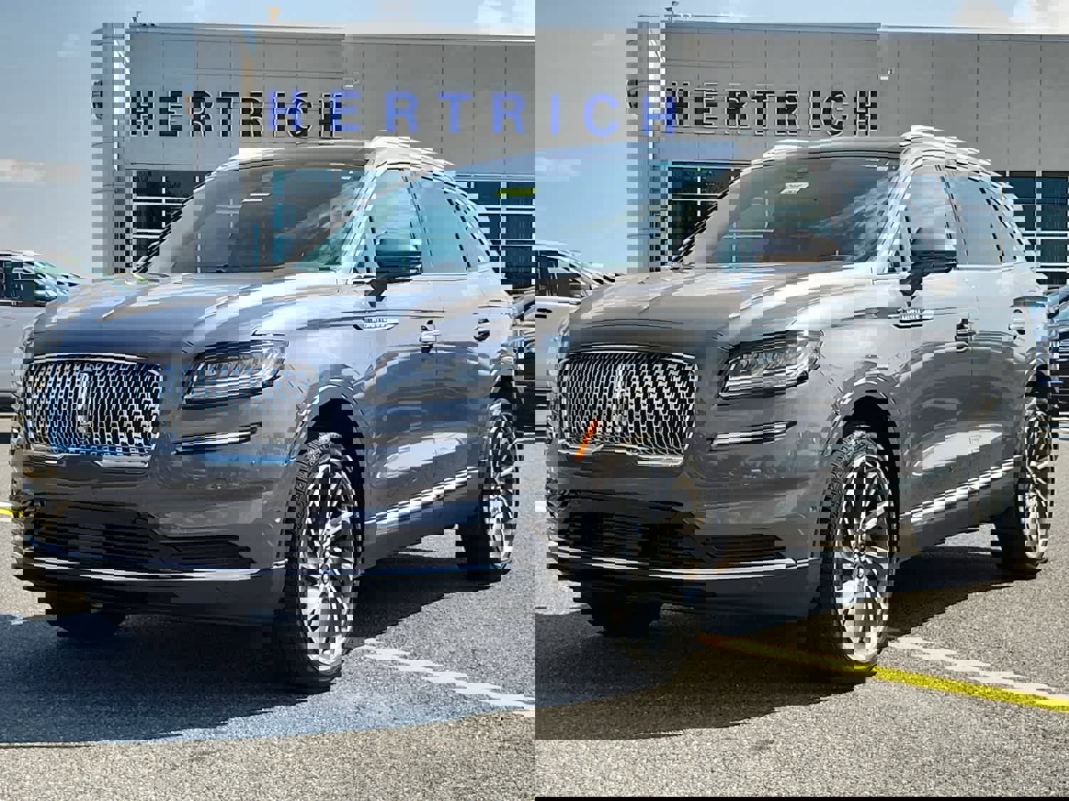 Used 2022 Lincoln Nautilus Reserve w/ Equipment Group 201A AWD/4WD image 1