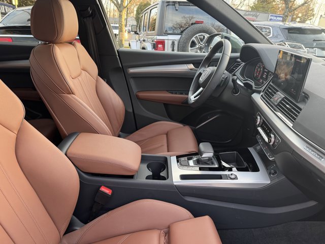 Certified 2025 Audi Q5 2.0T Premium w/ Convenience Plus Package image 27