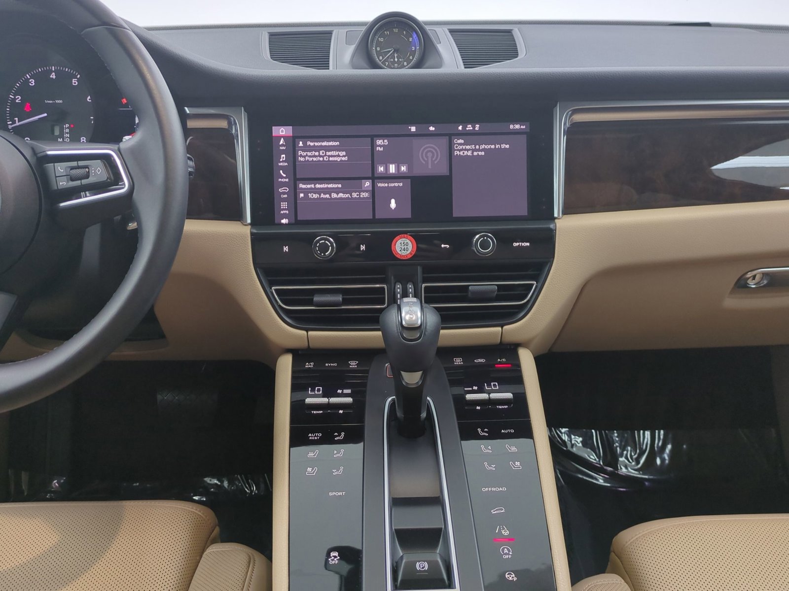 Certified 2023 Porsche Macan image 15