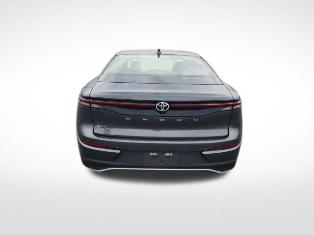 Used 2023 Toyota Crown XLE image 6