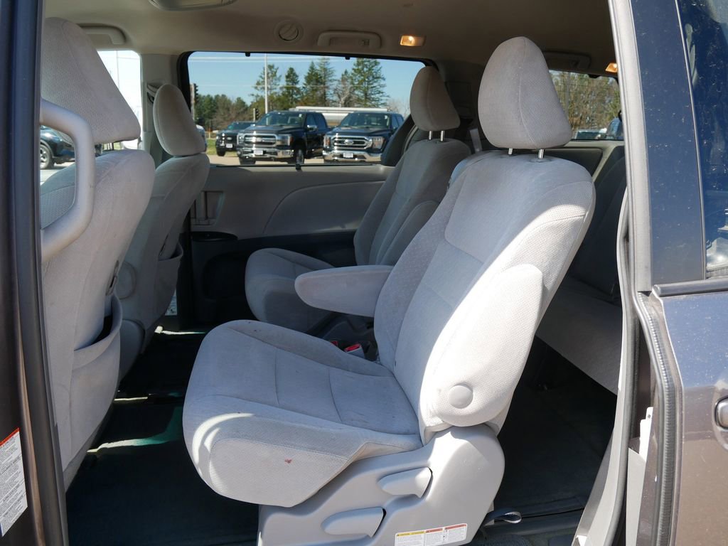 Used 2015 Toyota Sienna LE image 11