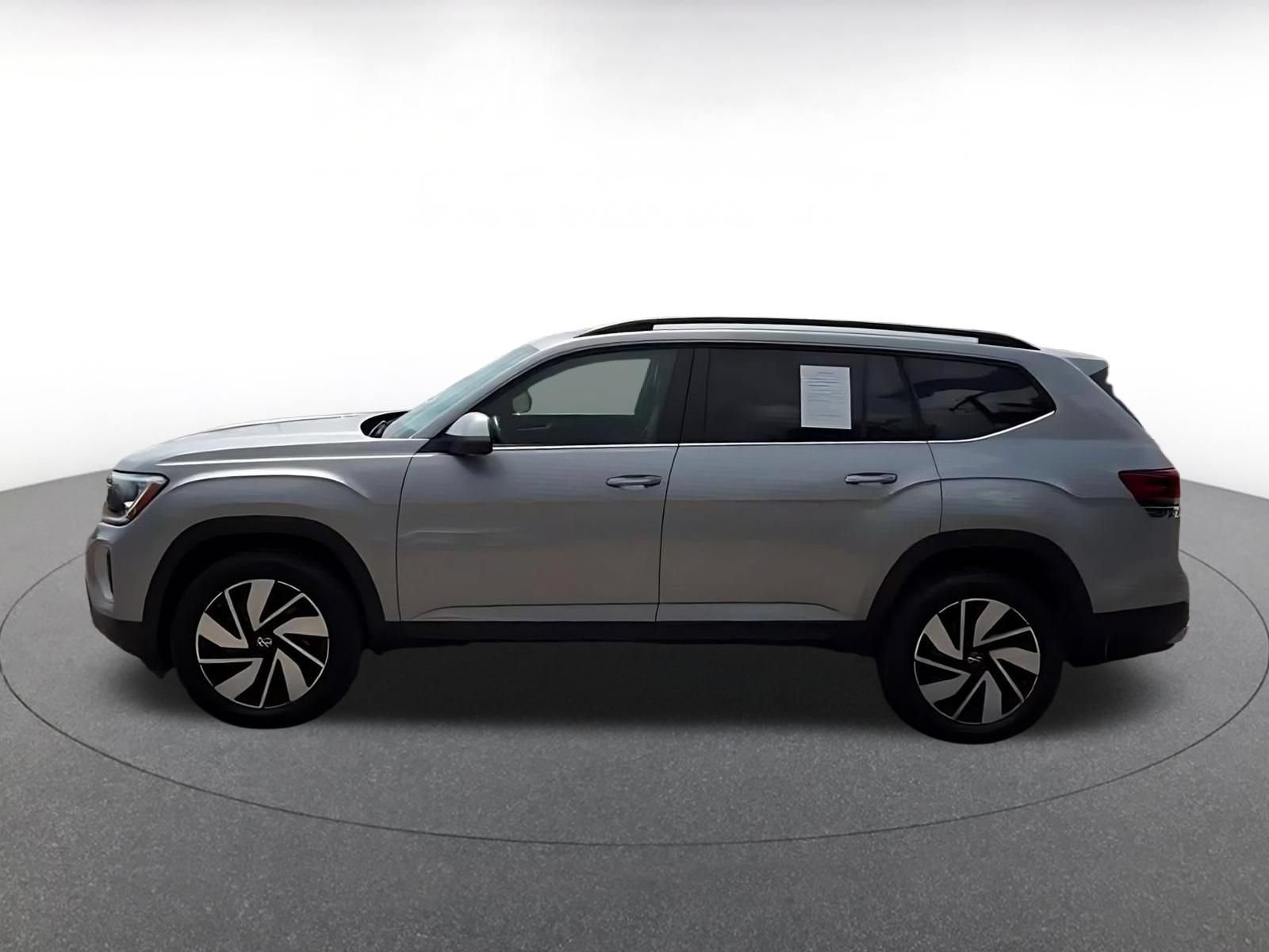 Used 2024 Volkswagen Atlas SE AWD/4WD image 8