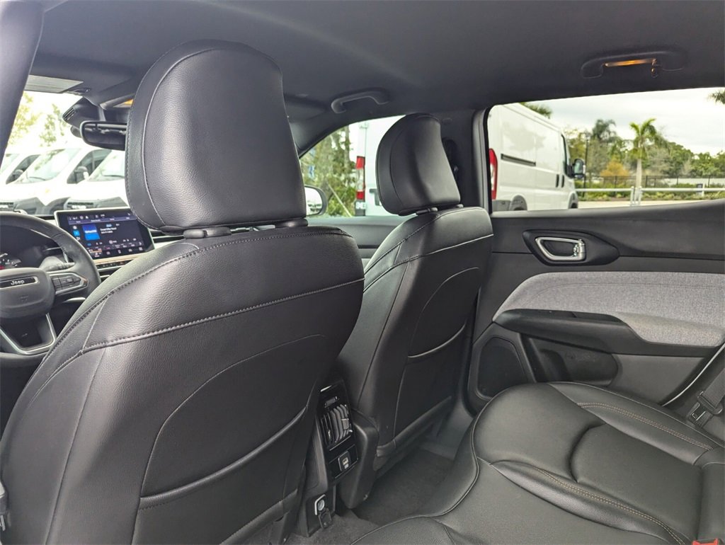 Certified 2024 Jeep Compass Latitude image 19