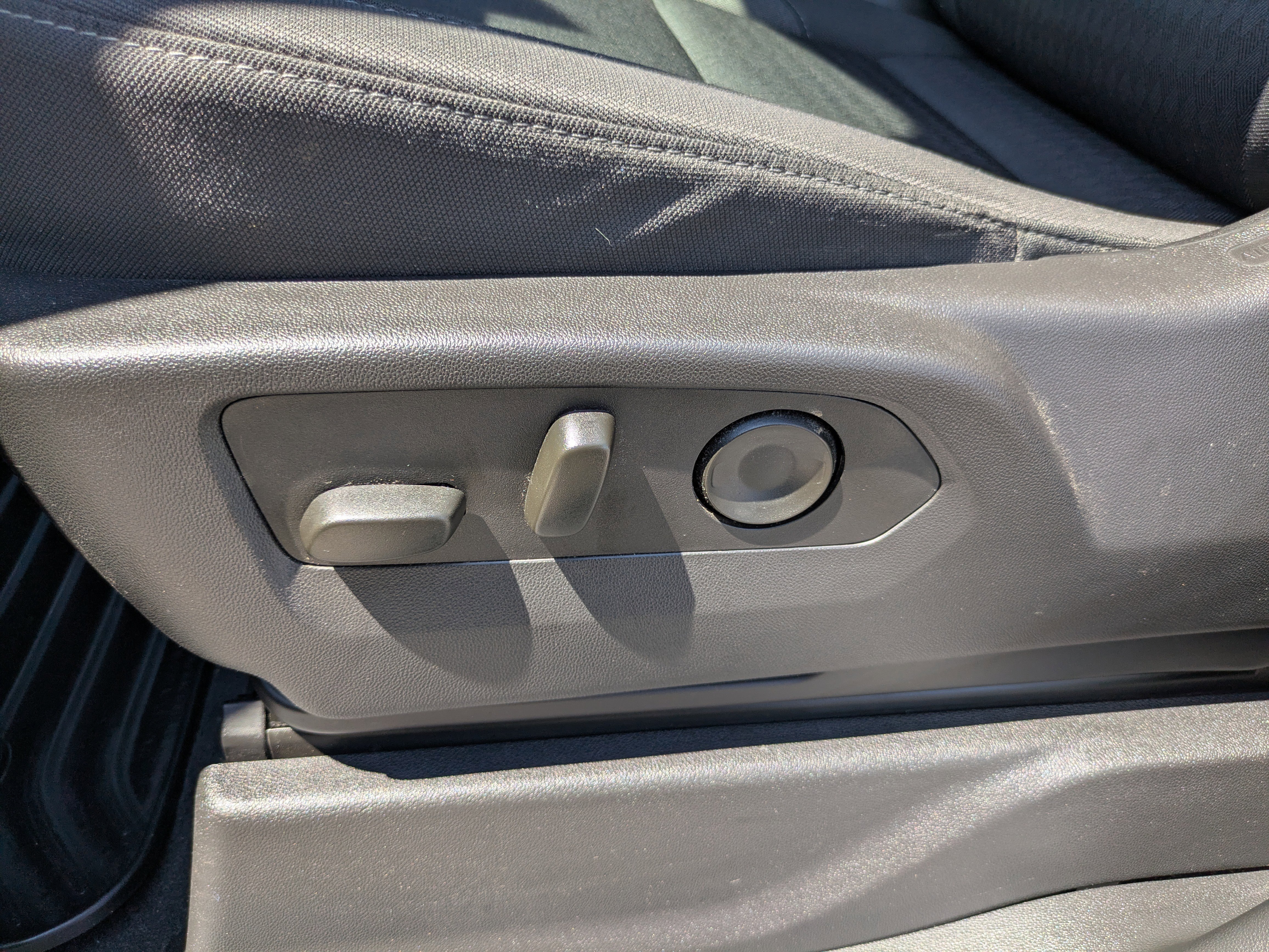 Used 2023 Chevrolet Silverado 1500 Custom image 12