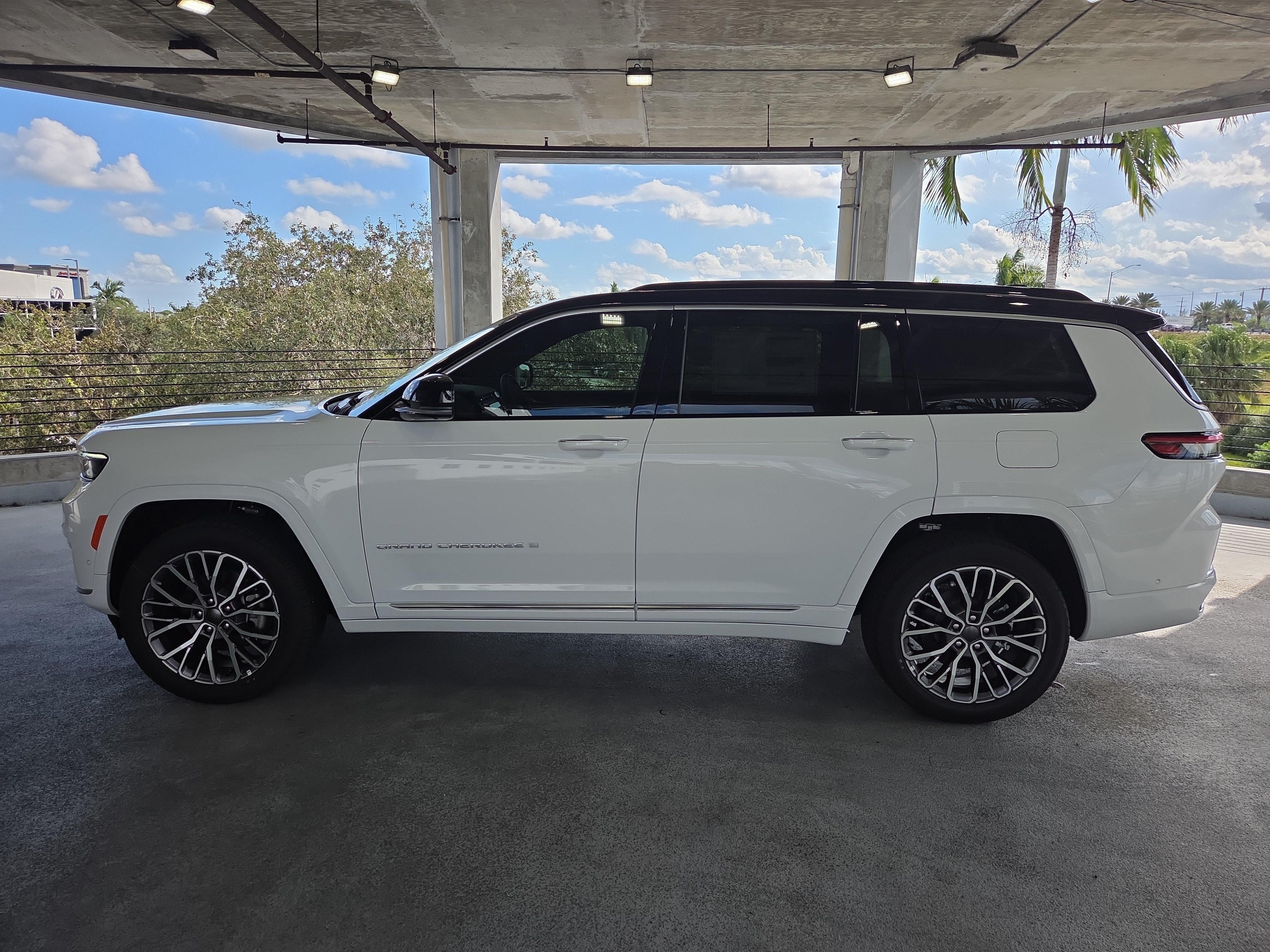 New 2025 Jeep Grand Cherokee L Summit AWD/4WD image 8