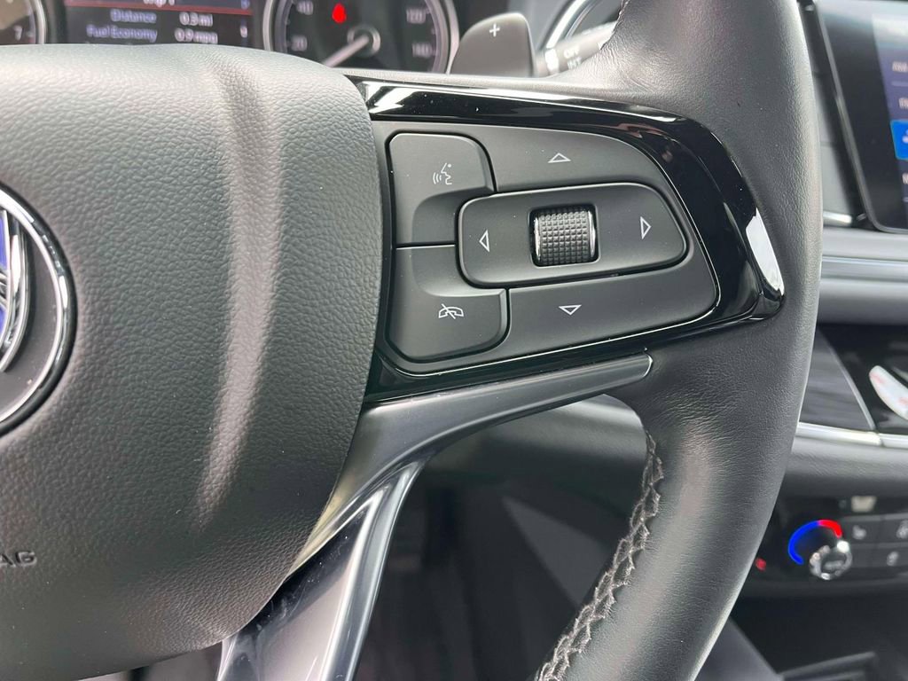Used 2023 Buick Enclave Essence image 30
