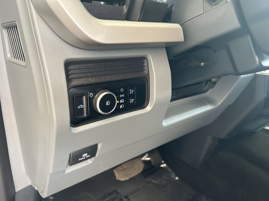 Used 2025 Ford F350 XLT image 40