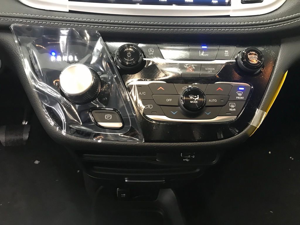 New 2026 Chrysler Pacifica Select w/ S Appearance Package image 25