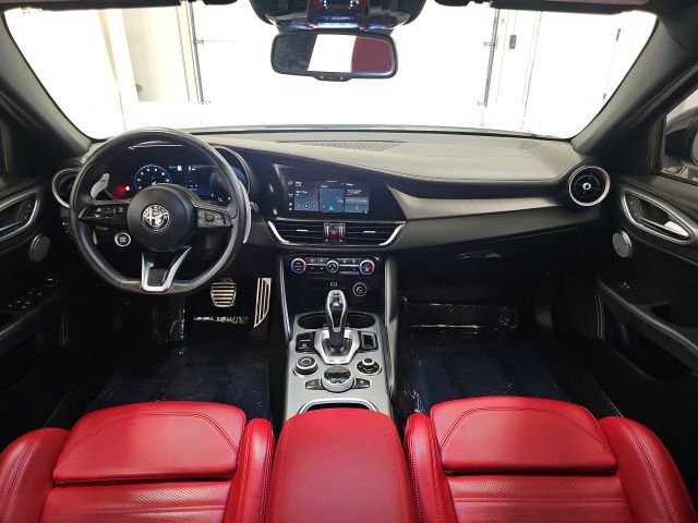 Used 2024 Alfa Romeo Giulia Veloce image 32