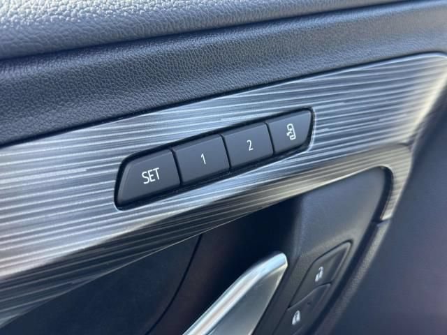 Used 2024 GMC Terrain SLT AWD/4WD image 19
