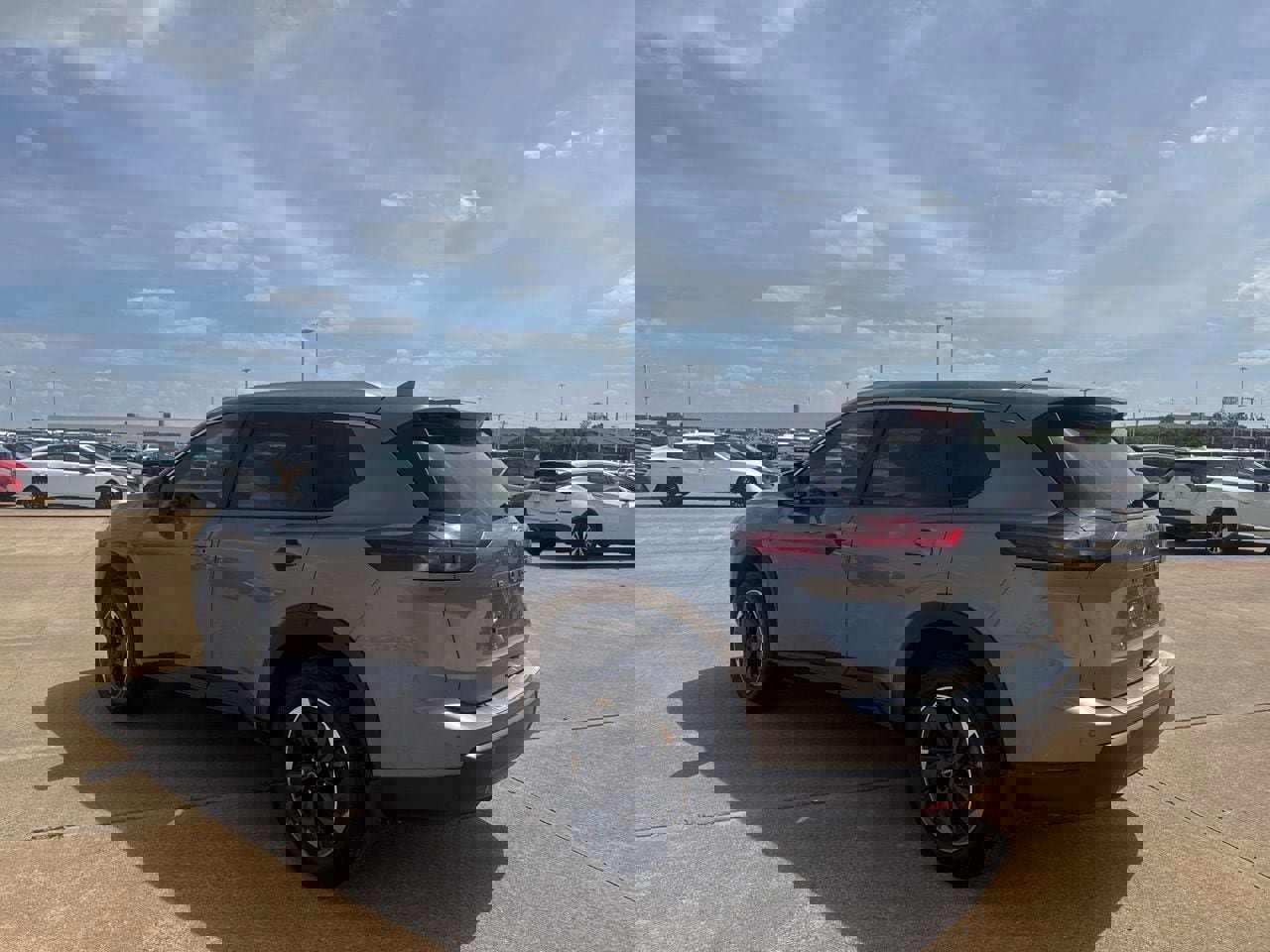 Used 2024 Nissan Rogue SV w/ SV Premium Package image 14