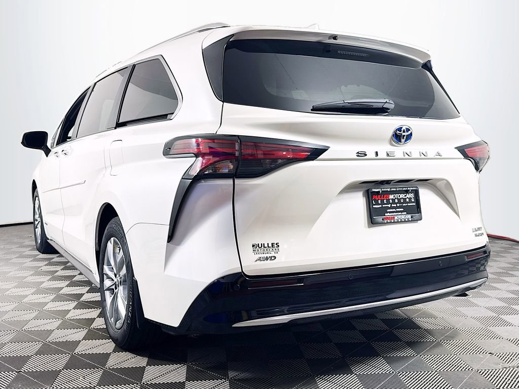 Used 2021 Toyota Sienna Limited image 5