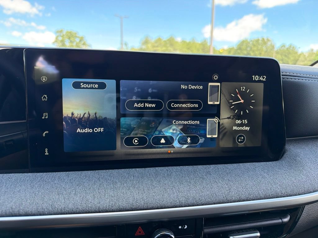 Certified 2025 Nissan Kicks SV AWD/4WD image 10