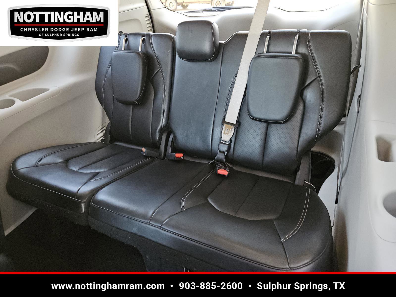 Used 2023 Chrysler Pacifica Touring-L image 32