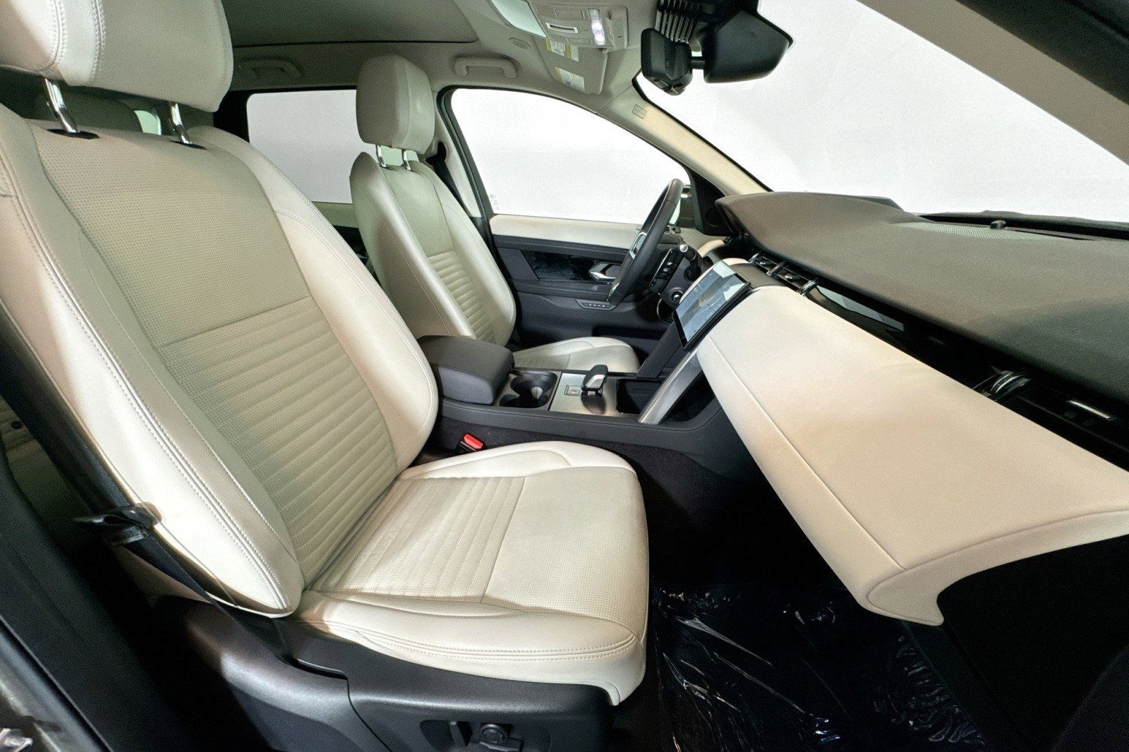 Used 2024 Land Rover Discovery Sport S image 25